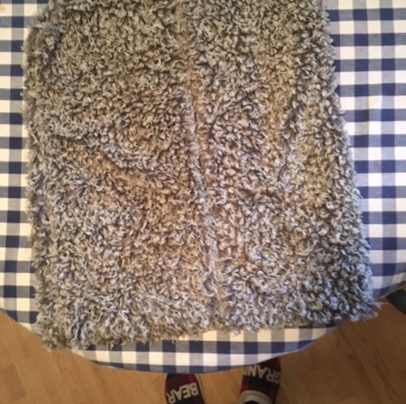 Vest - Picture 2 of 4